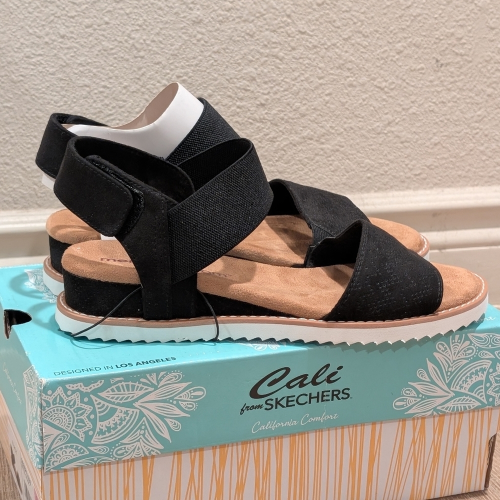 Skechers Women's Black Sandals with Tan Sole - Picture 11 of 11